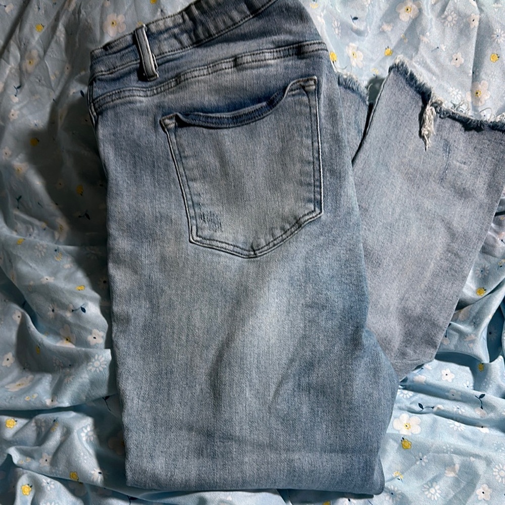 Blue Straight Leg Jeans with Classic Denim Style